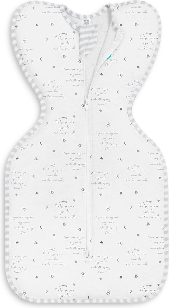 Love to dream ™ babyslaapzak swaddle up™ - inbakeren - baby 3-6 maanden - 6-8.5 kg - zomer - 0.2 tog - wit met tekst