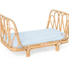 Rotan poppenbedje met blauw matrasje