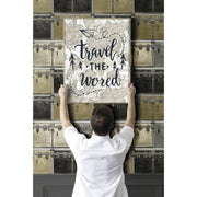 Noordwand behang friends coffee boxes and locks metallic en beige - afbeelding 1