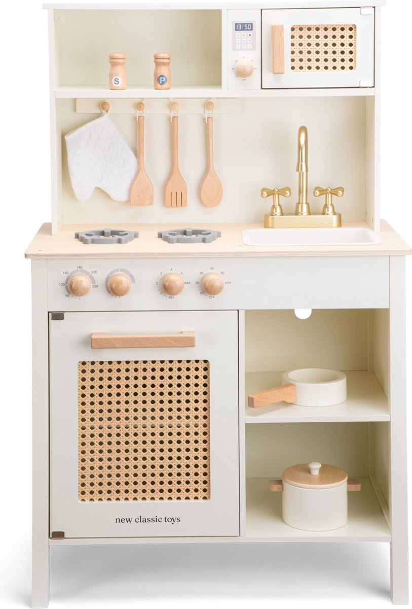 Woet ® houten speelgoed kinderkeuken - speelkeukentje met rotan details en gouden kraan - speelkeuken gebroken wit met diverse accessoires - werkbladhoogte 55 cm - rollenspel - vanaf 3 jaar