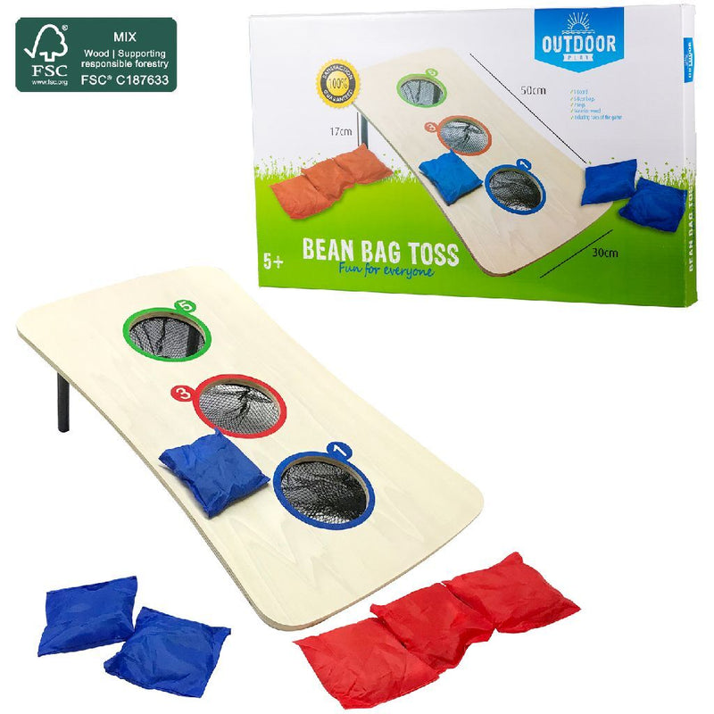 Outdoor play pittenzak werpen