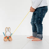 Nijntje houten trekfiguur met kralen - afbeelding 2