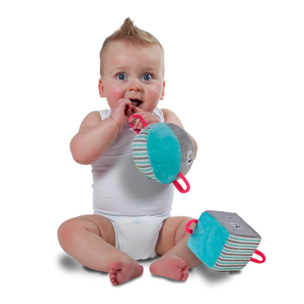 Angel toys rammelaar kubus met belletje 11 cm