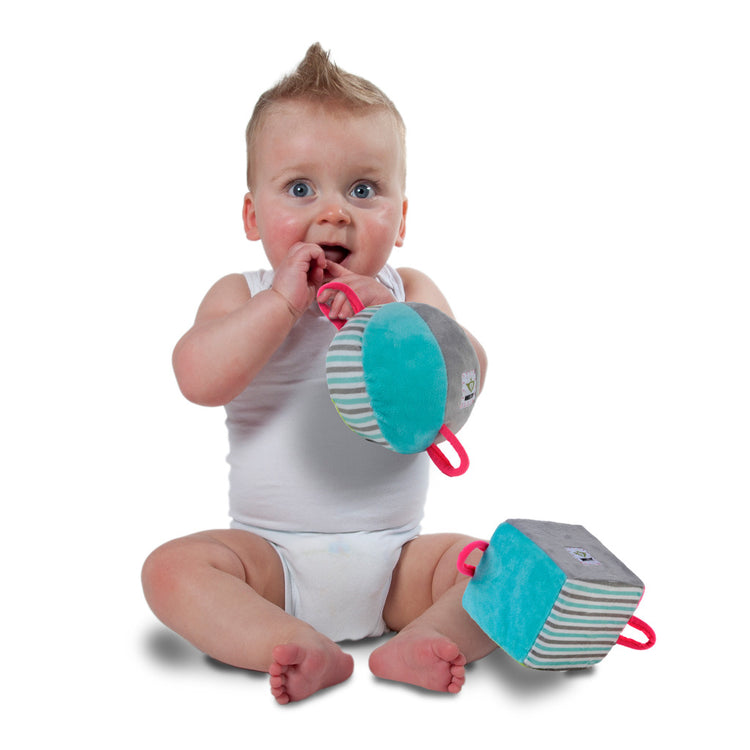 Angel toys rammelaar kubus met belletje 11 cm