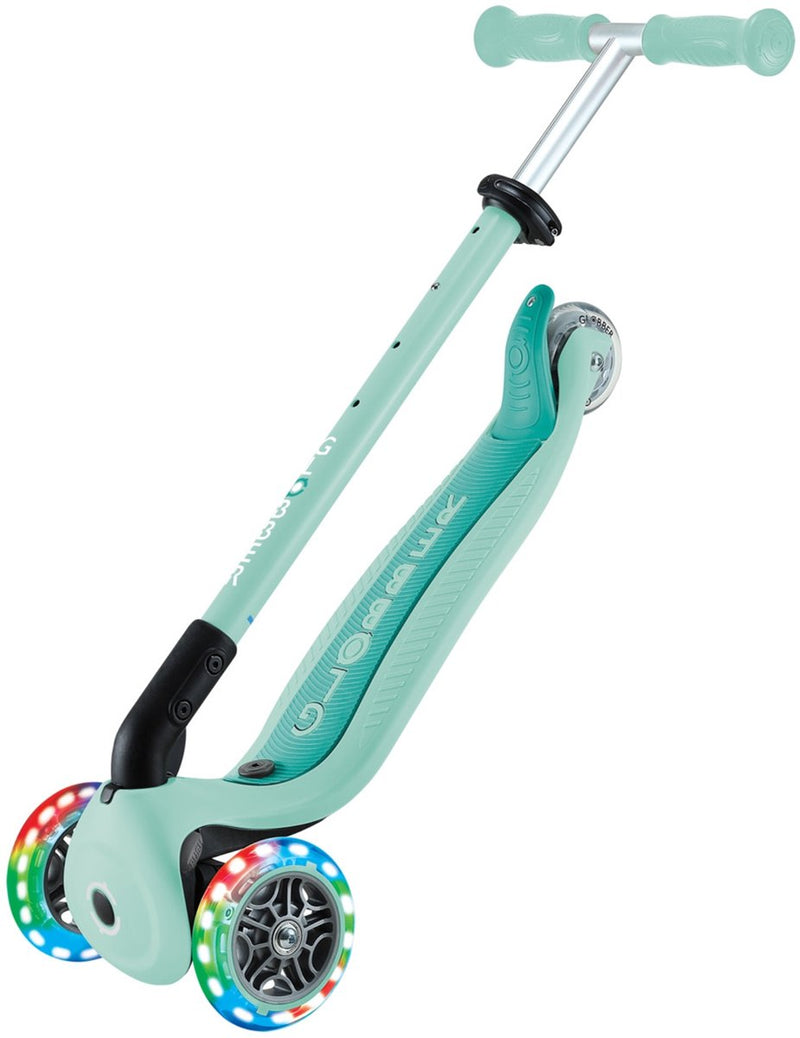 Globber meegroeistep - go up active lights mint - munt - lichtgevende wielen - met duwstang - in hoogte verstelbaar - vanaf 15 maanden tot 9 jaar
