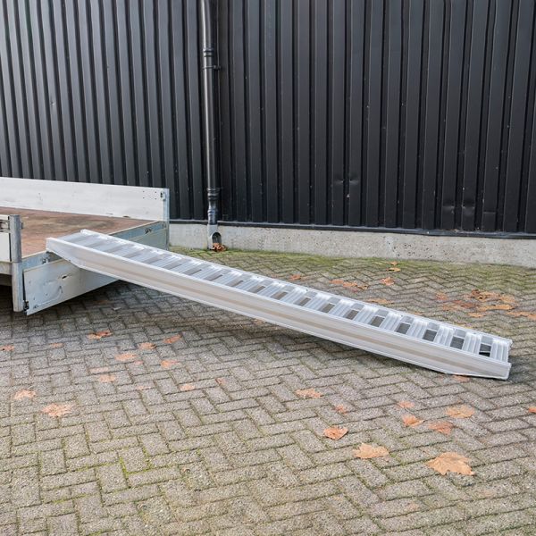 Oprijplank stuk 300 cm 2500kg.