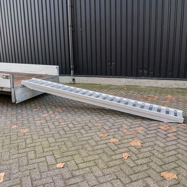 Oprijplank stuk 350 cm 2500kg.
