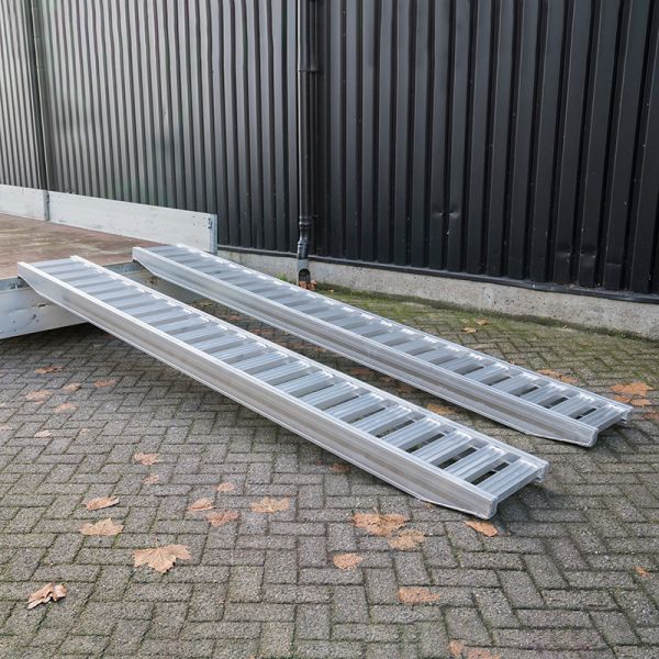 Oprijplank stuk 350 cm 2500kg.