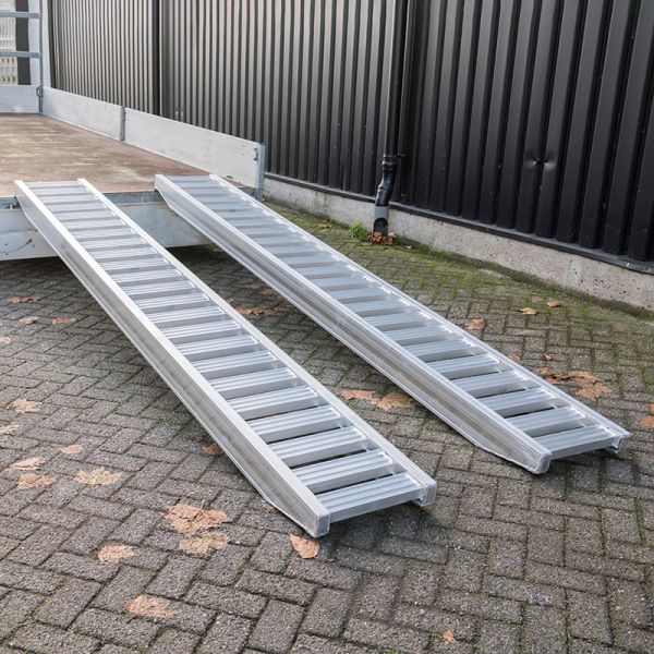 Oprijplank stuk 350 cm 2500kg.
