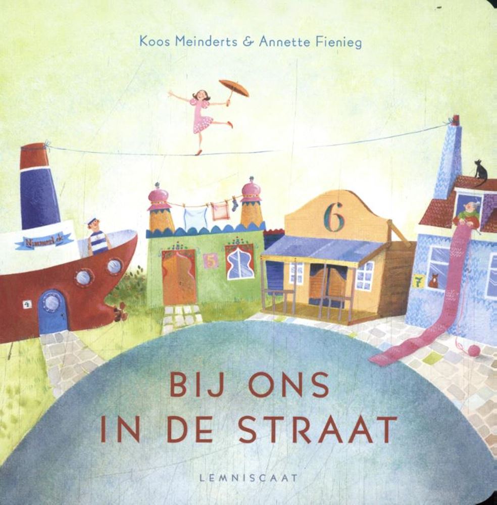 Bij ons in de straat. kartonboek. 2+