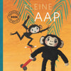 Kleine aap met knuffel. 4+