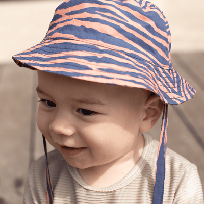 Vibrant stripes | blauw oranje uv zonnehoed