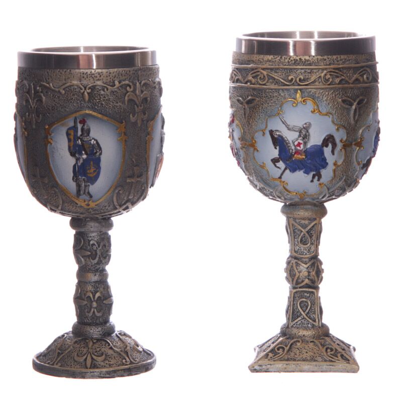 Ridder te paard versus fantasy ridder decoratieve kelk