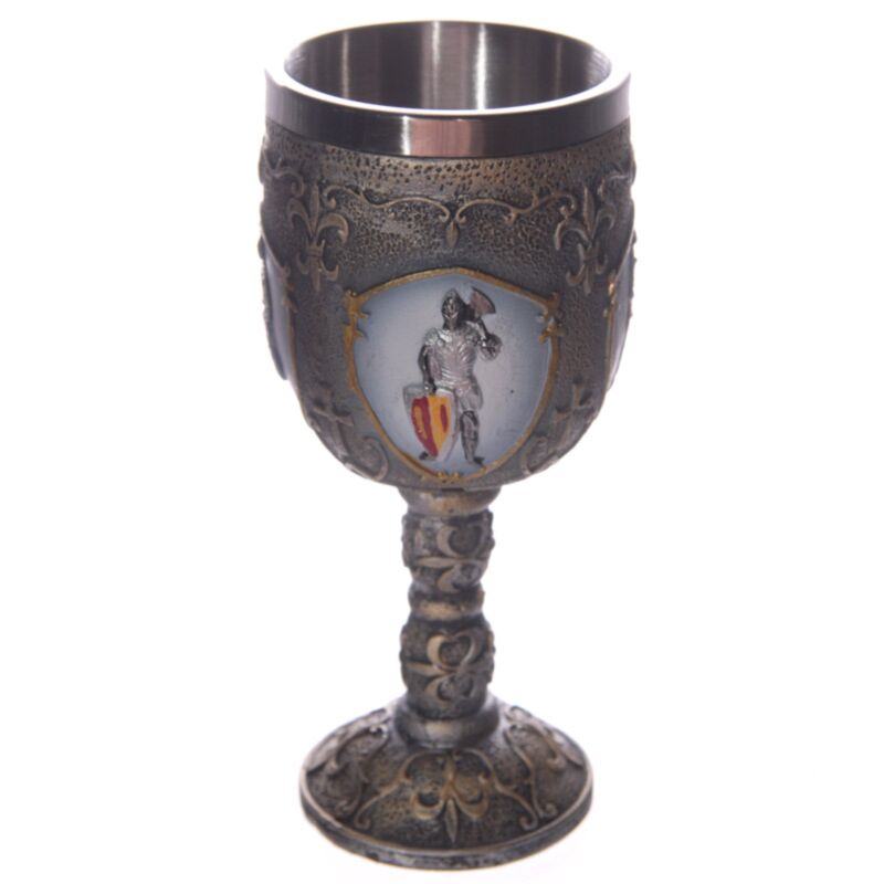 Ridder te paard versus fantasy ridder decoratieve kelk