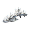 Wolf puppies spelen op rots