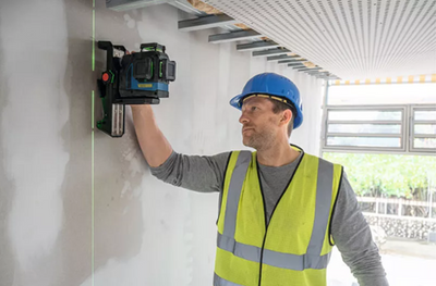 Bosch blauw bosch professional gll 12v-100-33 cg - lijnlaser - inclusief 4x batterij - laserrichtbord - houder - batterij-adapter - tas