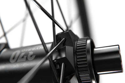 Dt swiss hu 1900 spline® 29 25mm cl front wheel