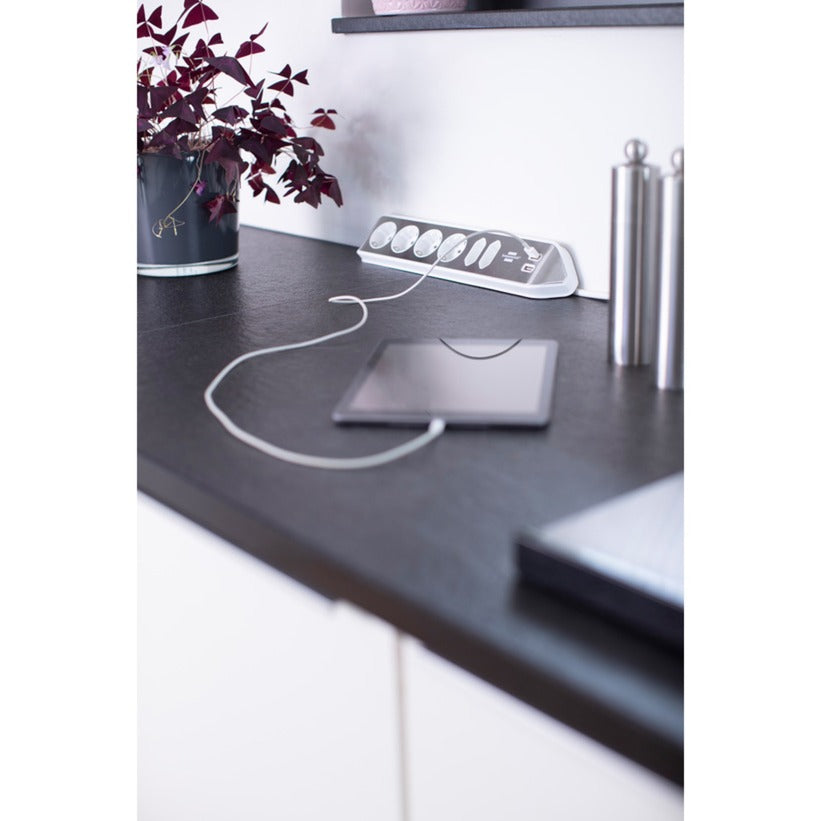 Brennenstuhl estilo hoekstopcontact 4-voudig met usb-oplaadfunctie stekkerdoos (wit roestvrij staal)