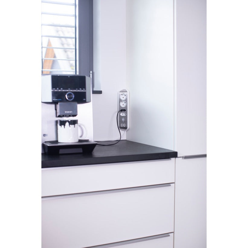 Brennenstuhl ®estilo hoekaansluitdoosstrook met usb laadfunctie 4-weg 2x beschermende contactdozen 2x euro zilver wit