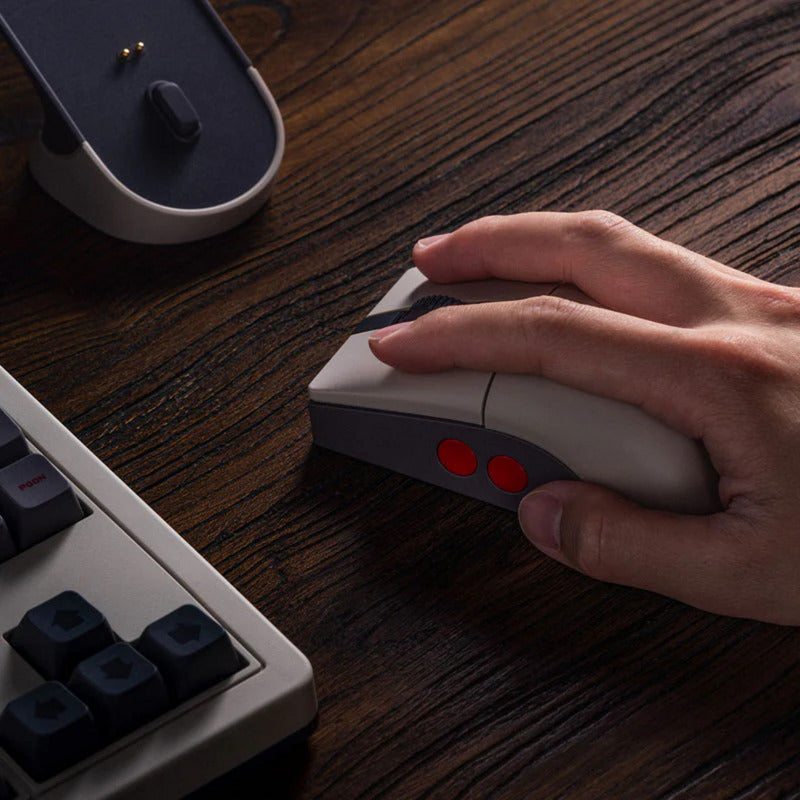 8bitdo retro r8 mouse - n edition (grijs rood, 50 - 26000 dpi, bluetooth usb-c 2.4 ghz)