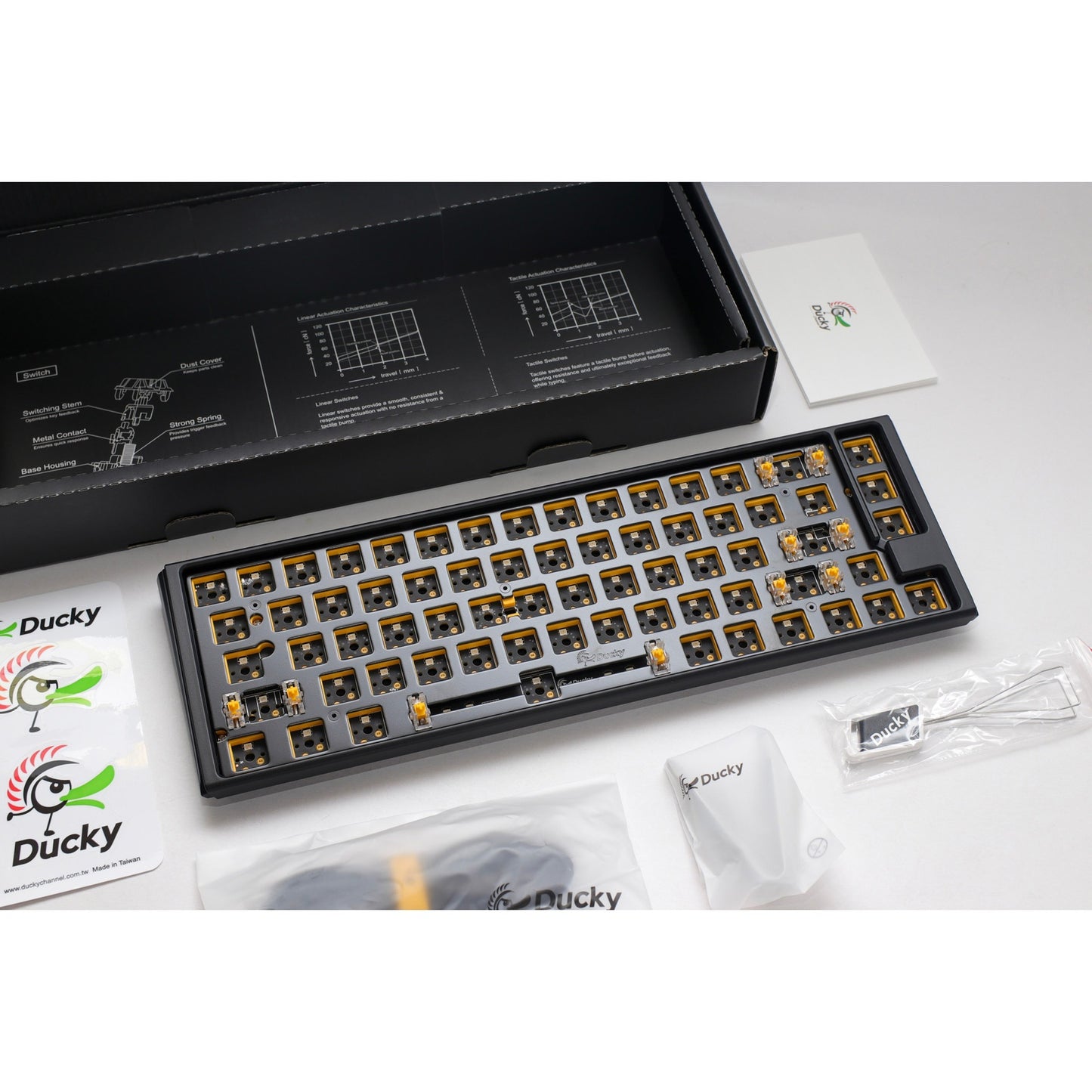 Ducky one 3 sf ansi layout barebone rgb mechanisch toetsenbord (zwart, us lay-out (qwerty), 65%, rgb leds, hot swap, barebone)