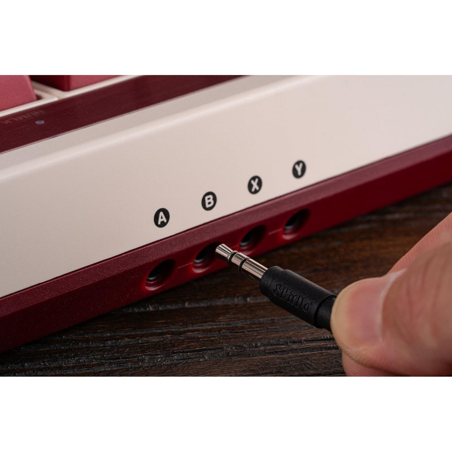 8bitdo retro mechanical keyboard fami edition, gaming toetsenbord (beige rood, us lay-out, kailh box white, bluetooth low energy, wireless 2.4g, usb)