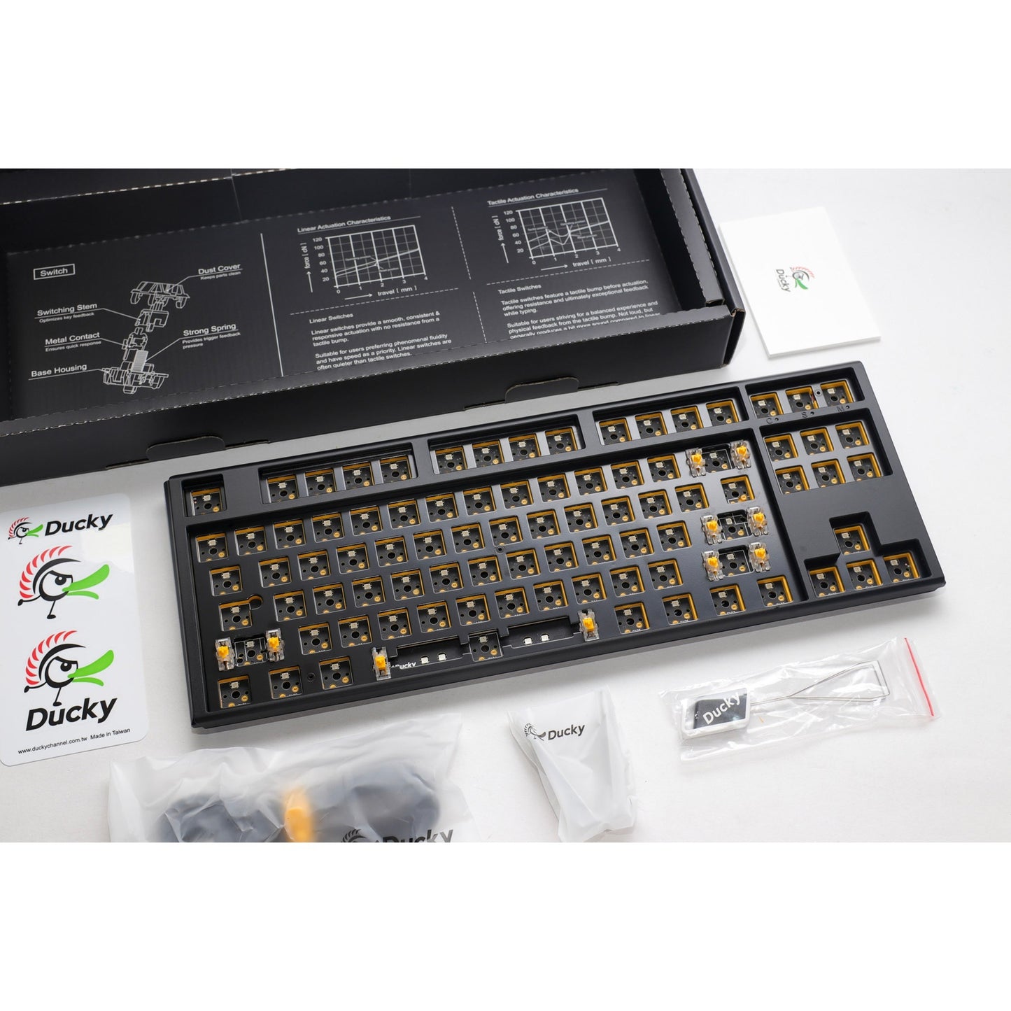Ducky one 3 tkl ansi layout barebone rgb mechanisch toetsenbord (zwart, us lay-out (qwerty), 80% (tkl), rgb leds, hot swap, barebone)