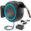 Gardena 35 m wand-slangenbox powerroll xl slanghaspel (grijs turquoise, 35 meter, accu en oplader inbegrepen, power for all alliance)