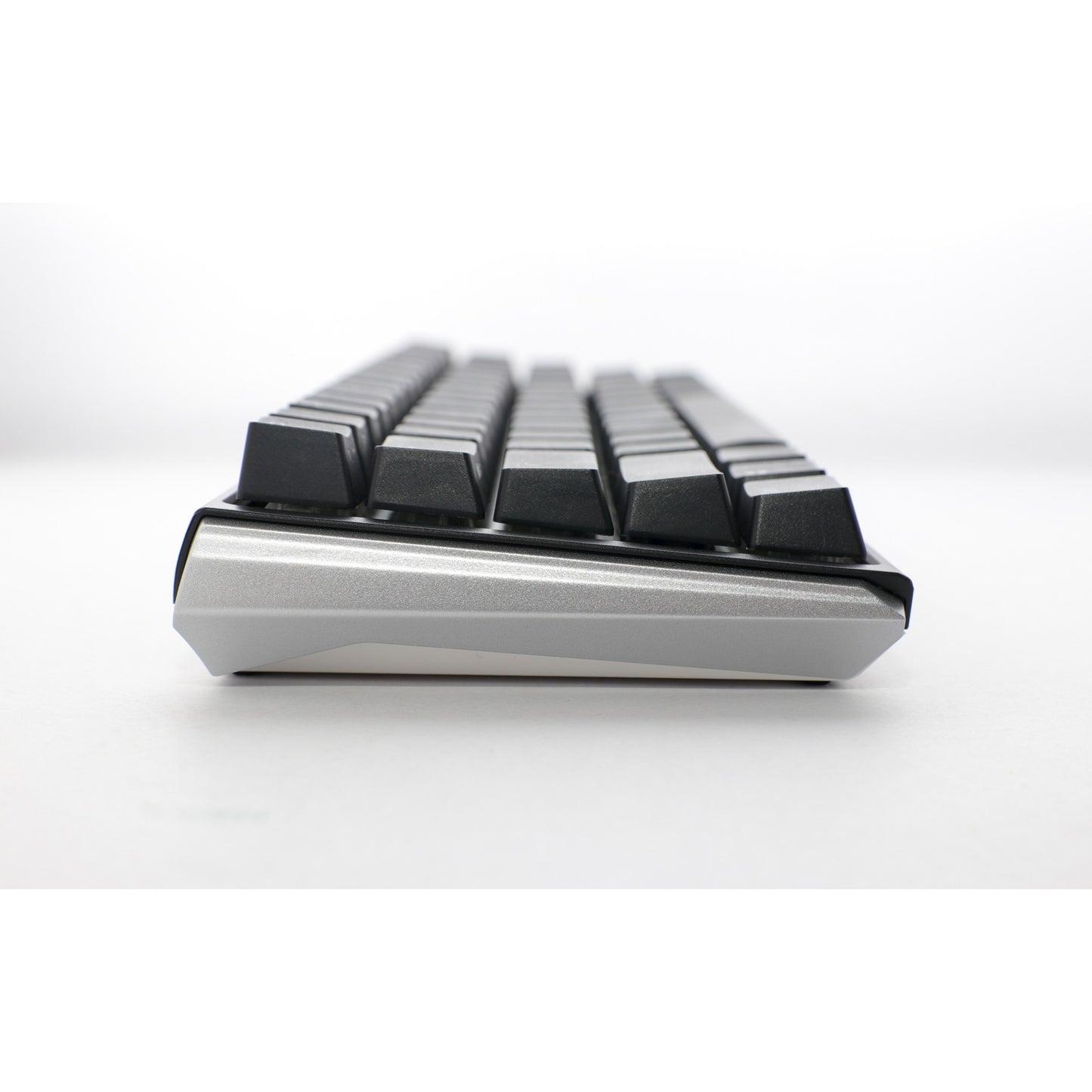 Ducky one 3 classic mini rgb mechanisch toetsenbord (zwart, us lay-out (qwerty), cherry mx silent red, 60%, rgb led, double-shot pbt, hot-swappable, quack mechanics)