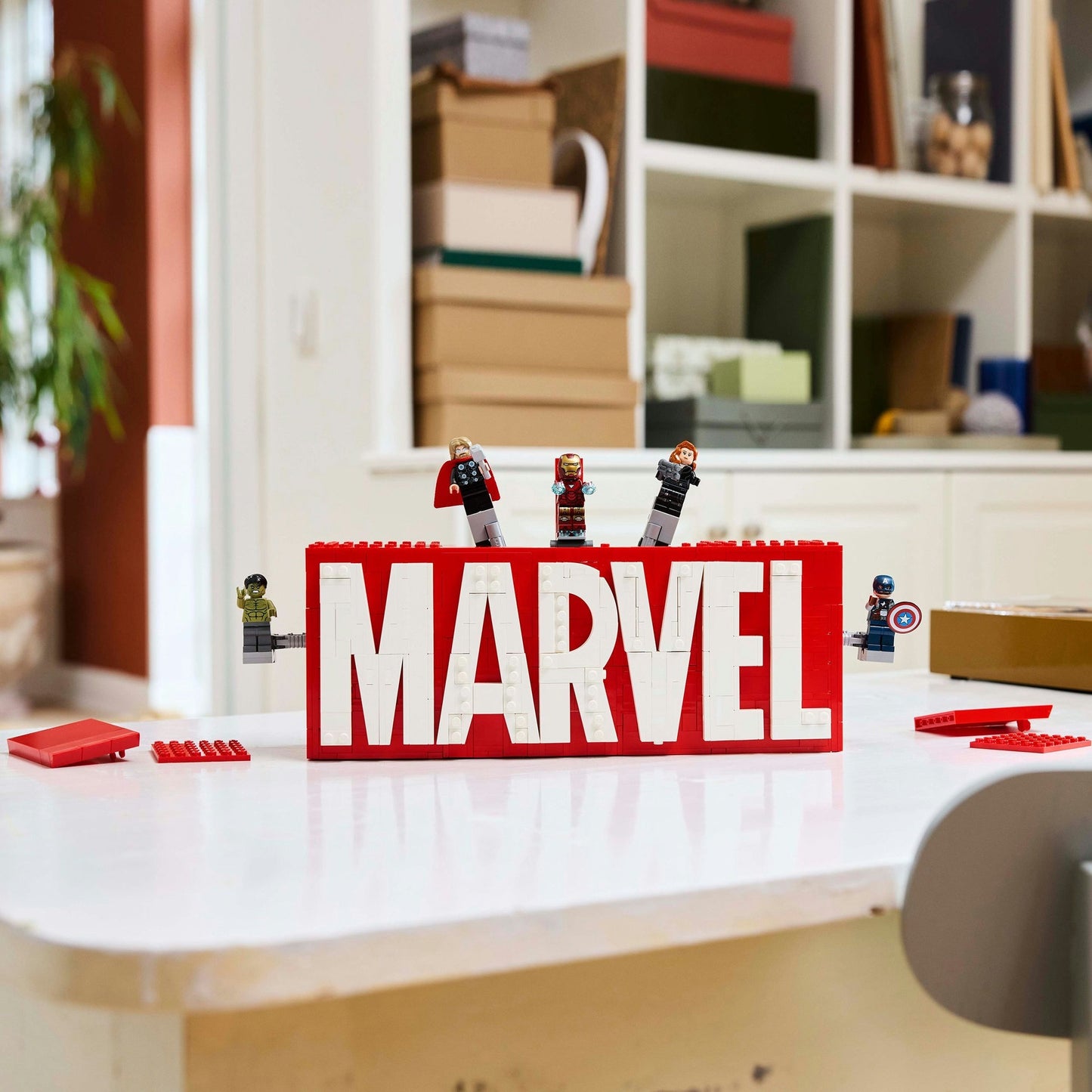 Lego super heroes 76313 marvel logo en minifiguren