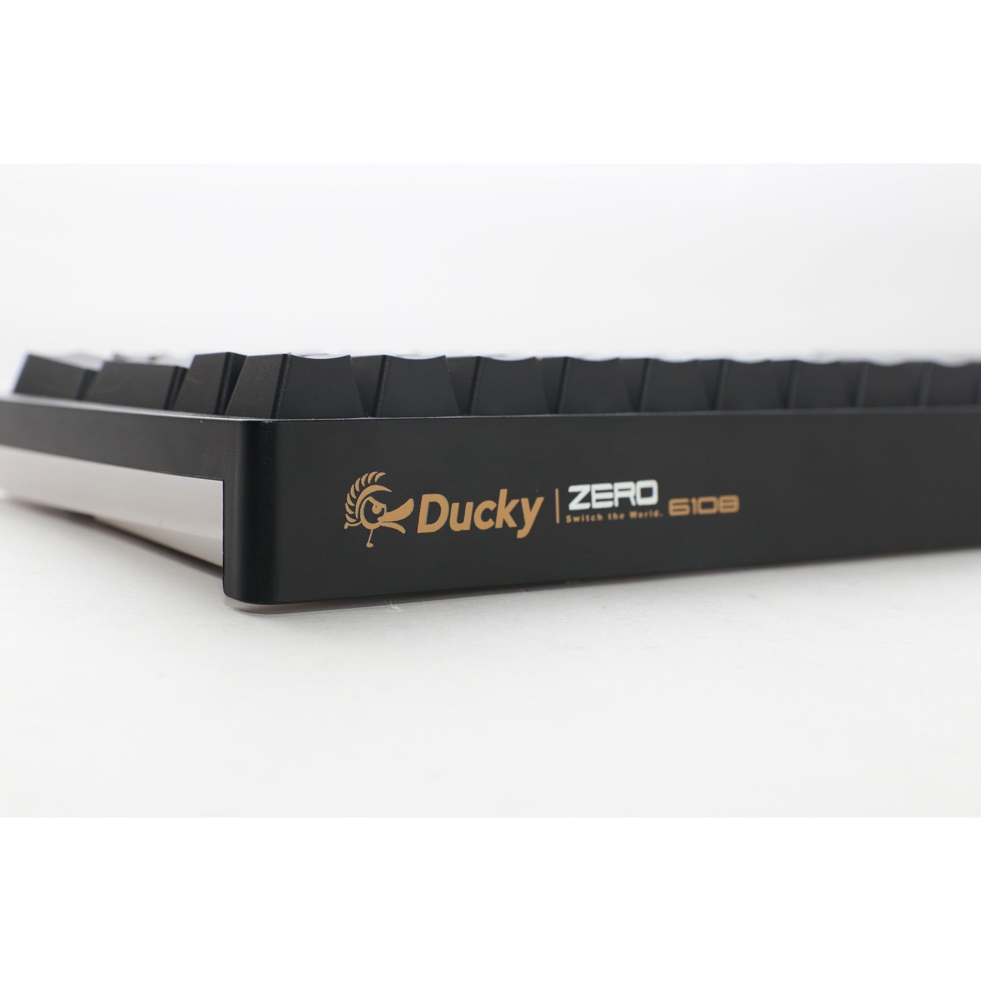 Ducky zero 6108 classic black rgb mechanisch gaming toetsenbord (zwart, us lay-out (qwerty), cherry mx2a speed silver, 100%, rgb leds, double-shot pbt, hot swap, 2.4ghz | bluetooth | usb-c)