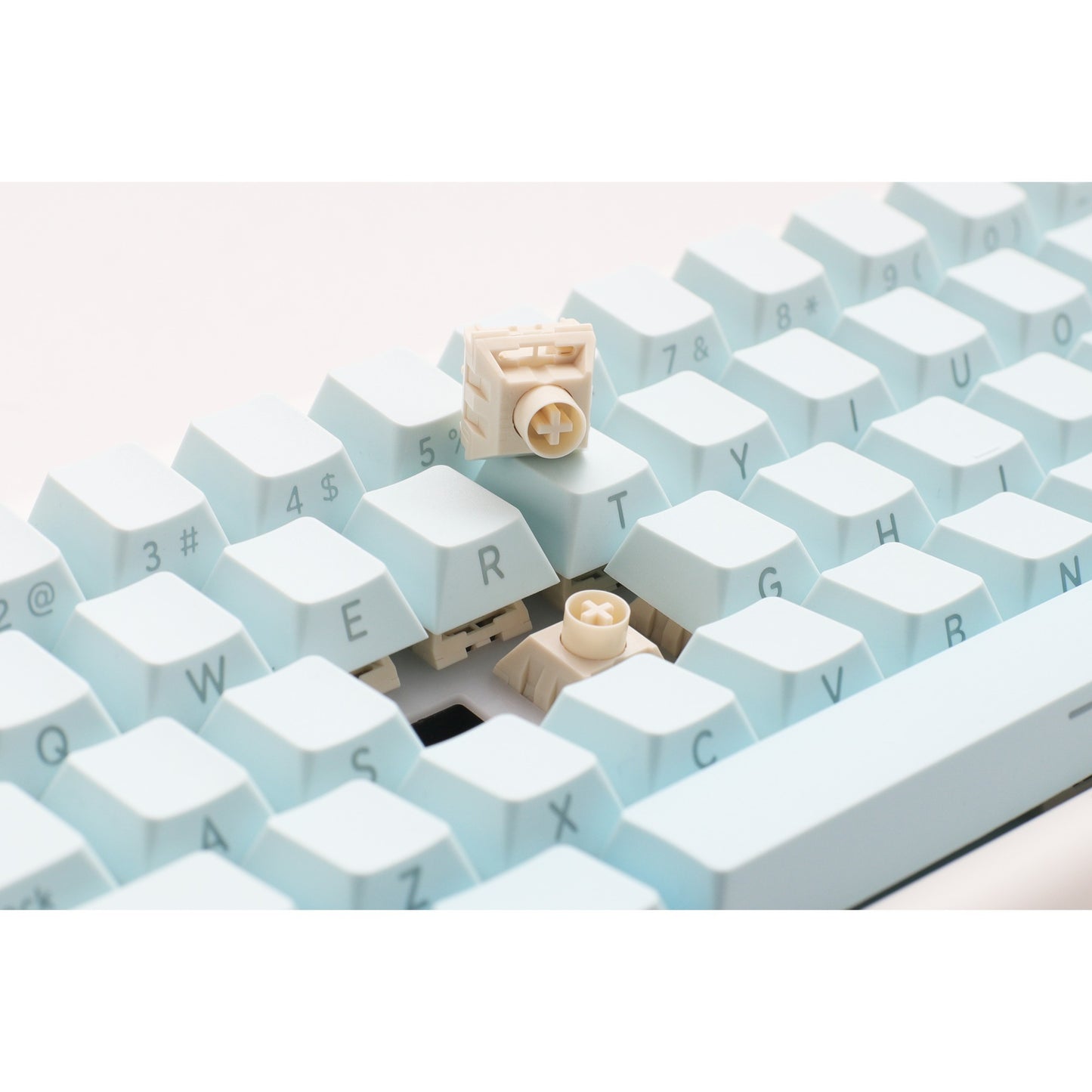 Ducky projectd tinker 65 - pom edition met qmk via rgb mechanisch toetsenbord (lichtblauw, us lay-out (qwerty), kailh box cream pro, 65%, rgb leds, double-shot pbt, hot-swappable pom, gasket mount)