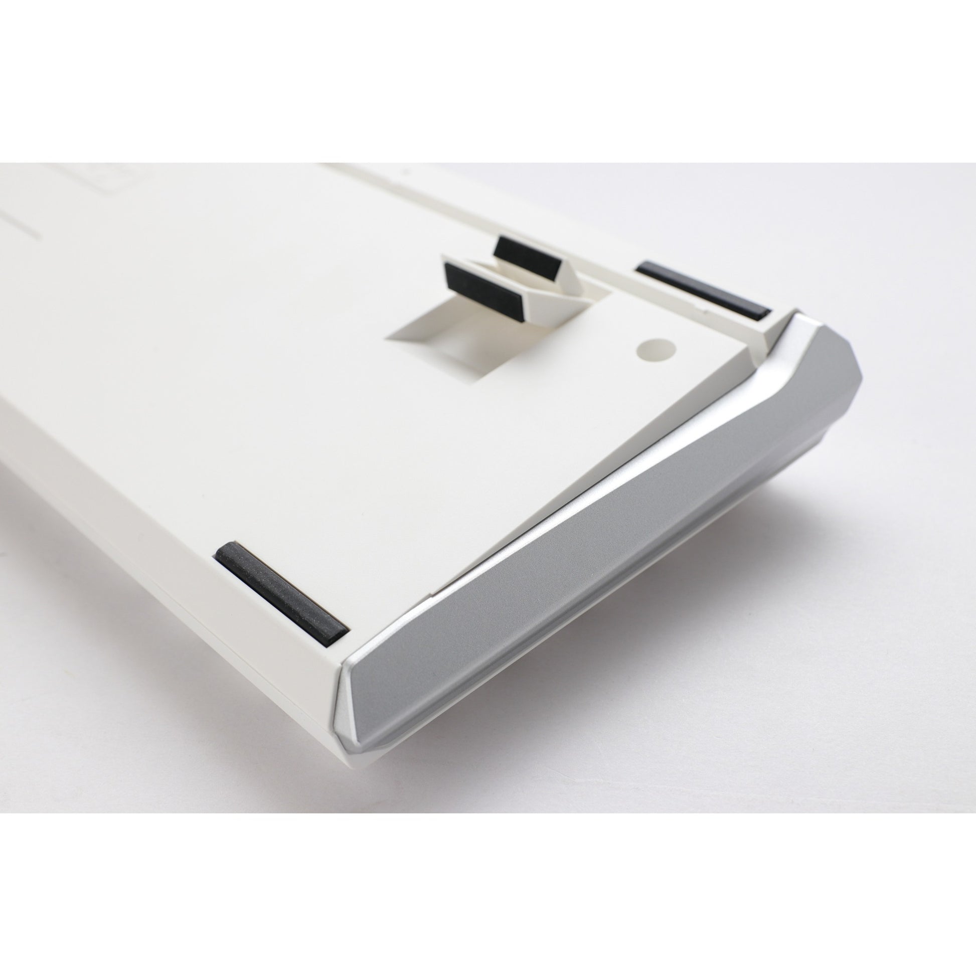 Ducky one 3 classic pure white rgb mechanisch toetsenbord (wit, us lay-out (qwerty), cherry mx silent red, 100%, rgb led, double-shot pbt, hot-swappable, quack mechanics)