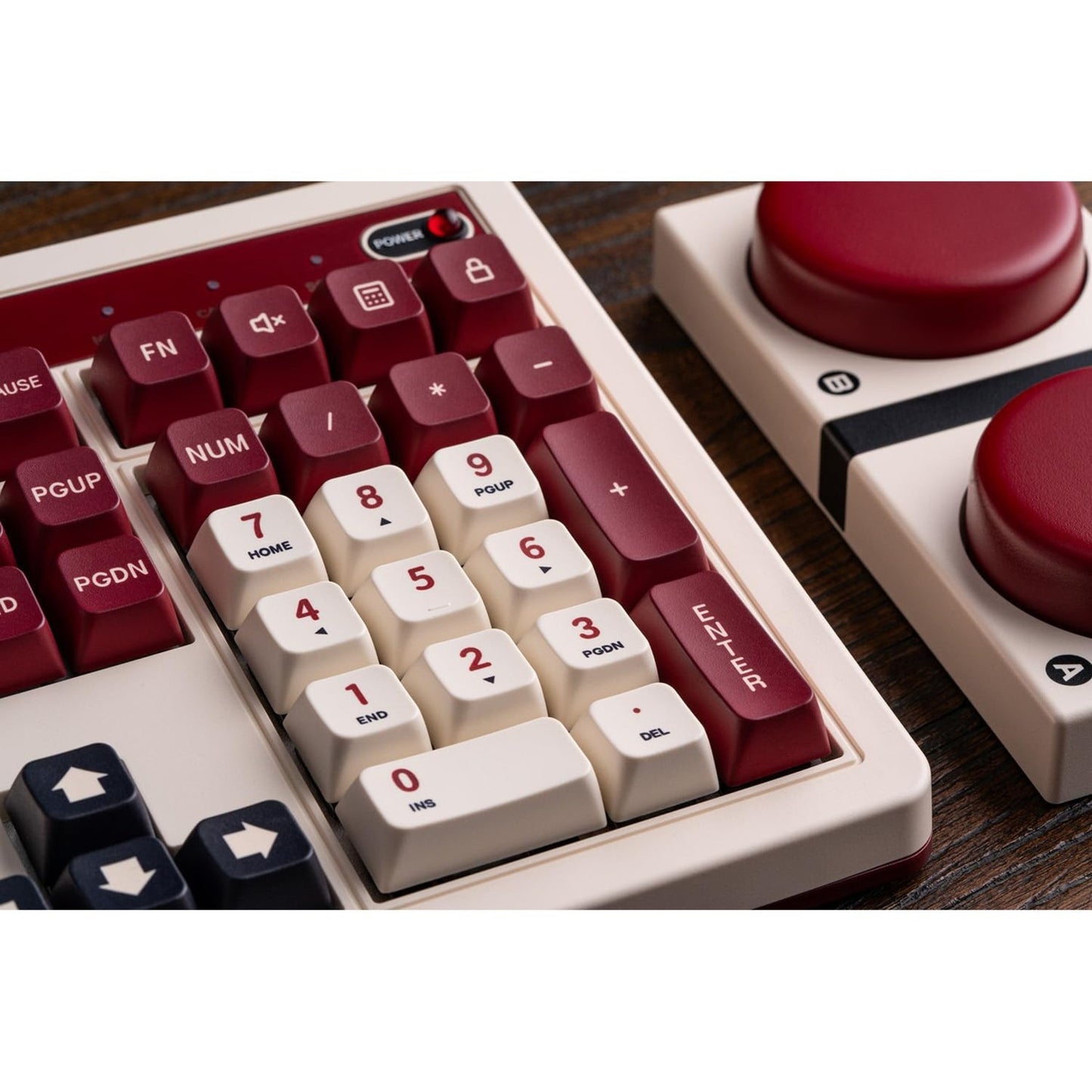 8bitdo retro mechanical keyboard fami edition, gaming toetsenbord (beige rood, us lay-out, kailh box white, bluetooth low energy, wireless 2.4g, usb)