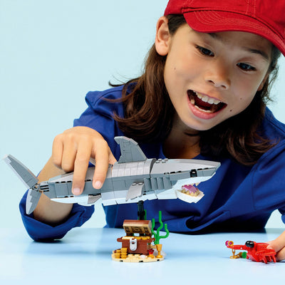 Lego woeste haai met schatkist constructiespeelgoed (31381)