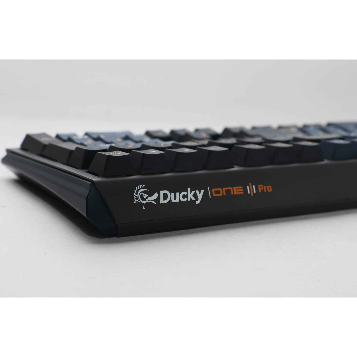 Ducky one 3 pro rgb mechanisch gaming toetsenbord (zwart, us lay-out (qwerty), cherry mx2a red, 100%, rgb led, double-shot pbt, quack mechanics, hot swap)