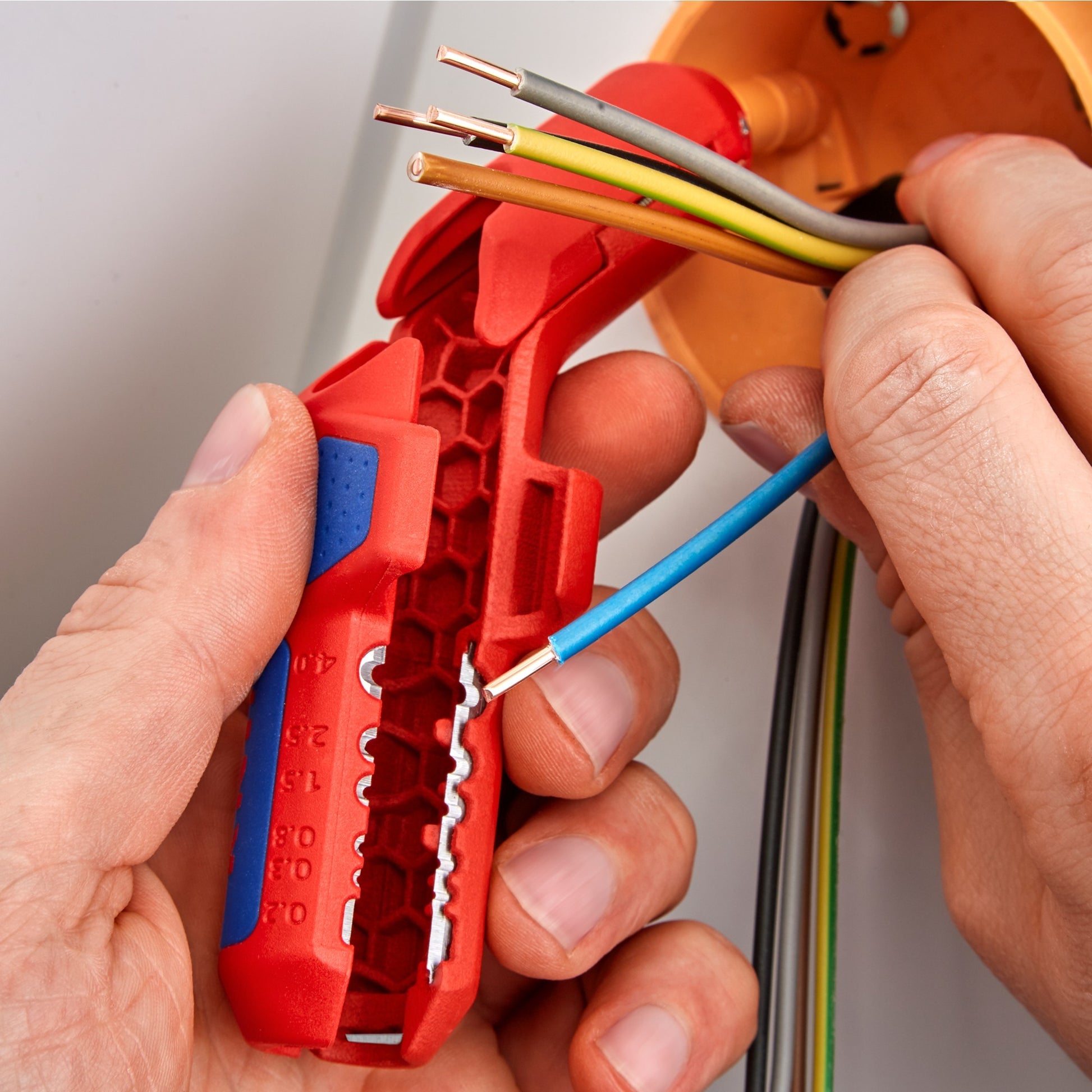 Knipex 16 95 01 sb ergostrip kabelstripper geschikt voor: ronde kabel, kabel voor vochtige ruimte, datakabel, coaxkabel