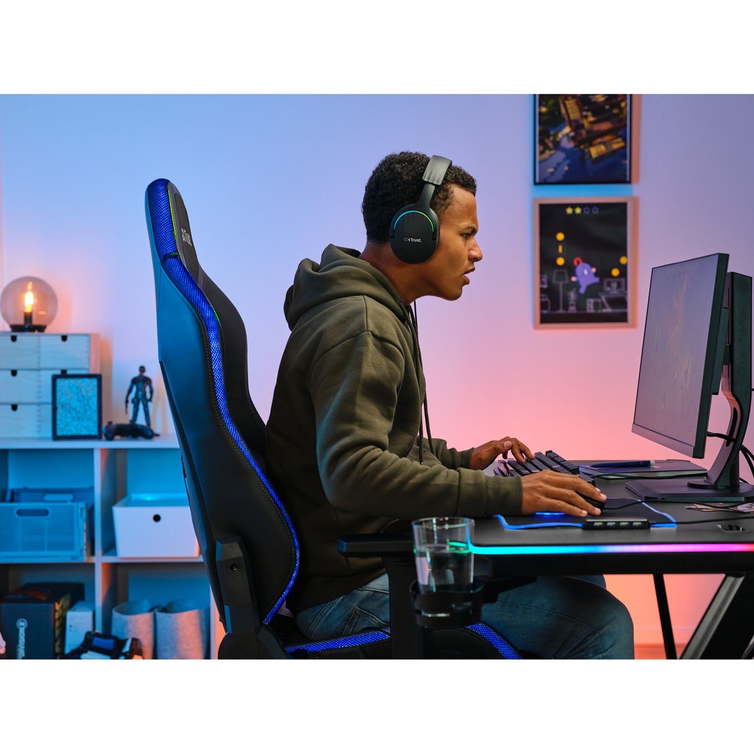 Trust gxt 709 luminus rgb-gamingbureau gaming desk (zwart)