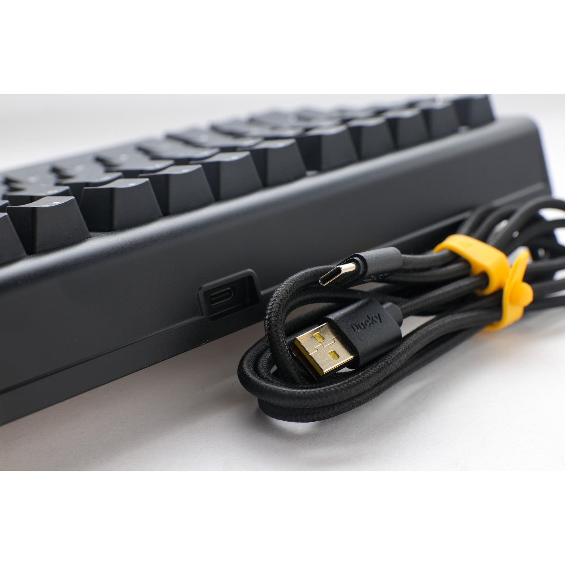 Ducky projectd tinker 75 met qmk via rgb mechanisch toetsenbord (zwart, us lay-out (qwerty), cherry mx blue, 75%, rgb leds, double-shot pbt, hot-swappable, gasket mount)