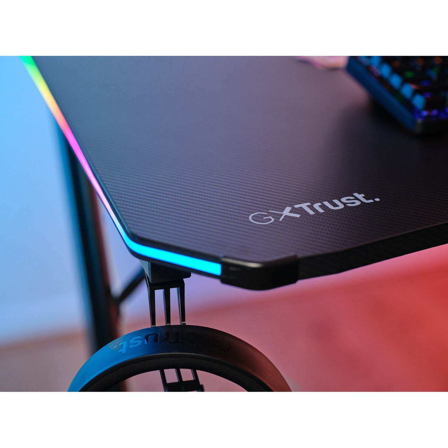 Trust gxt 709 luminus rgb-gamingbureau gaming desk (zwart)