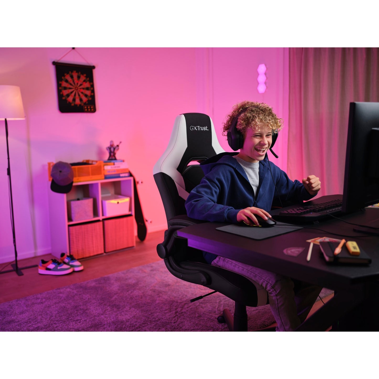 Trust gxt 703w riye gamingstoel (zwart wit)