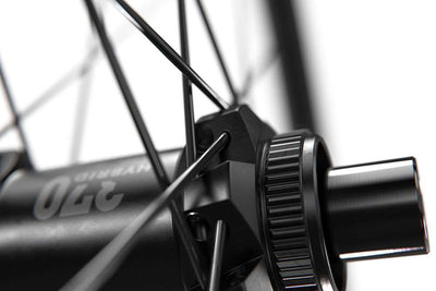Dt swiss hu 1900 spline® 29 25mm cl boost front wheel