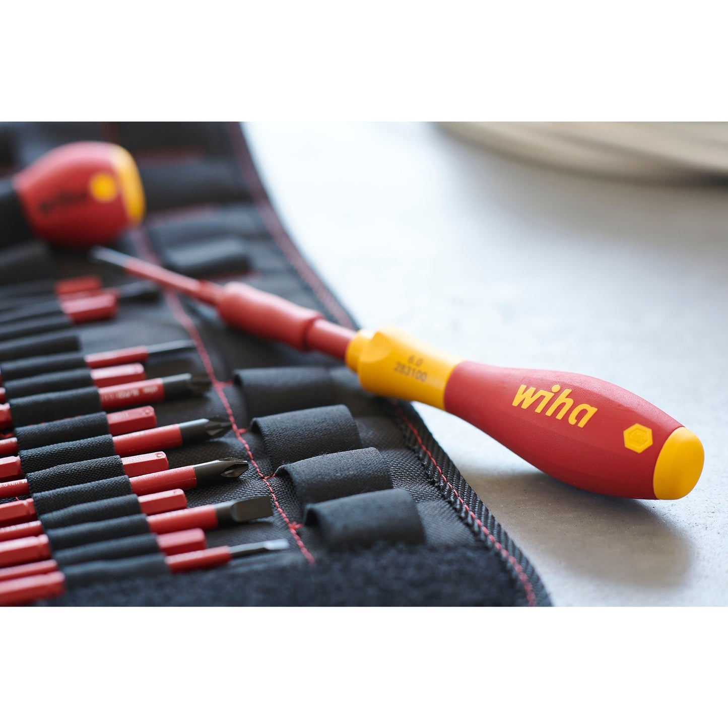 Wiha schroevendraaier en bitset slimvario (rood geel, sleufkop, pozidriv, plusmin pozidriv 10-delig incl. opvouwbaar etui)