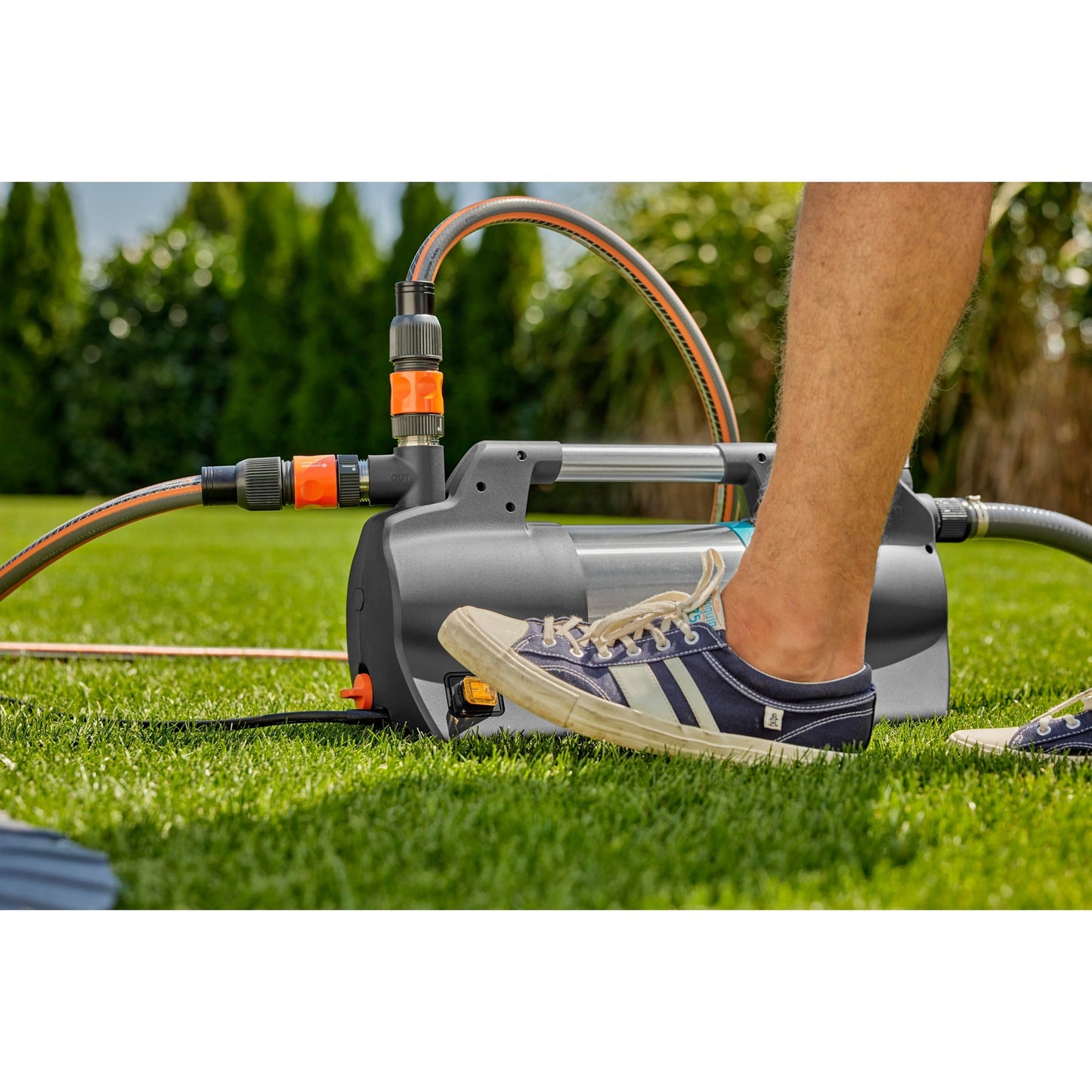 Gardena besproeiingspomp 5600 silent+ (zwart zilver)