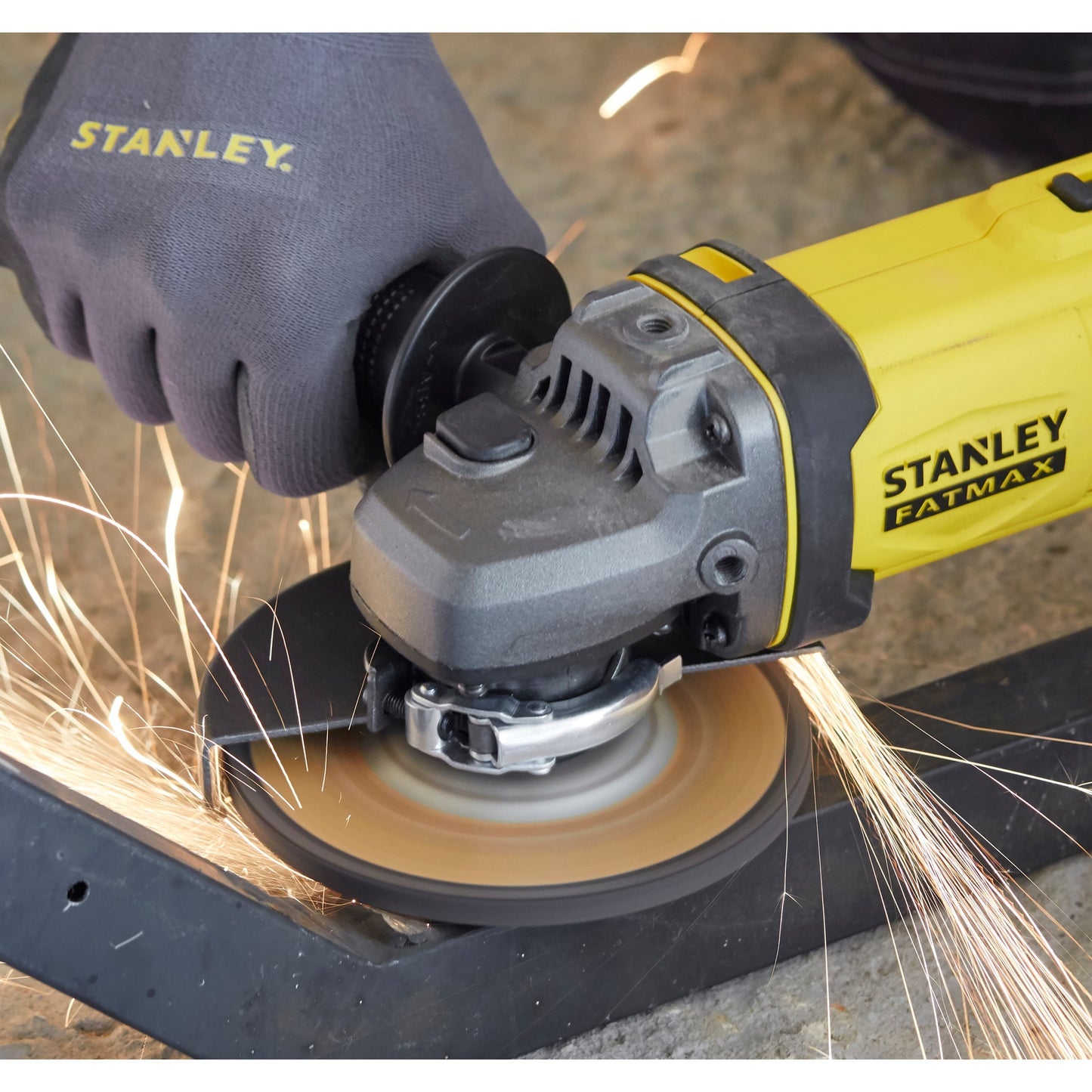 Stanley sfmcg400m2k fatmax® v20 accu haakse slijper 125mm 18v 4.0ah in koffer