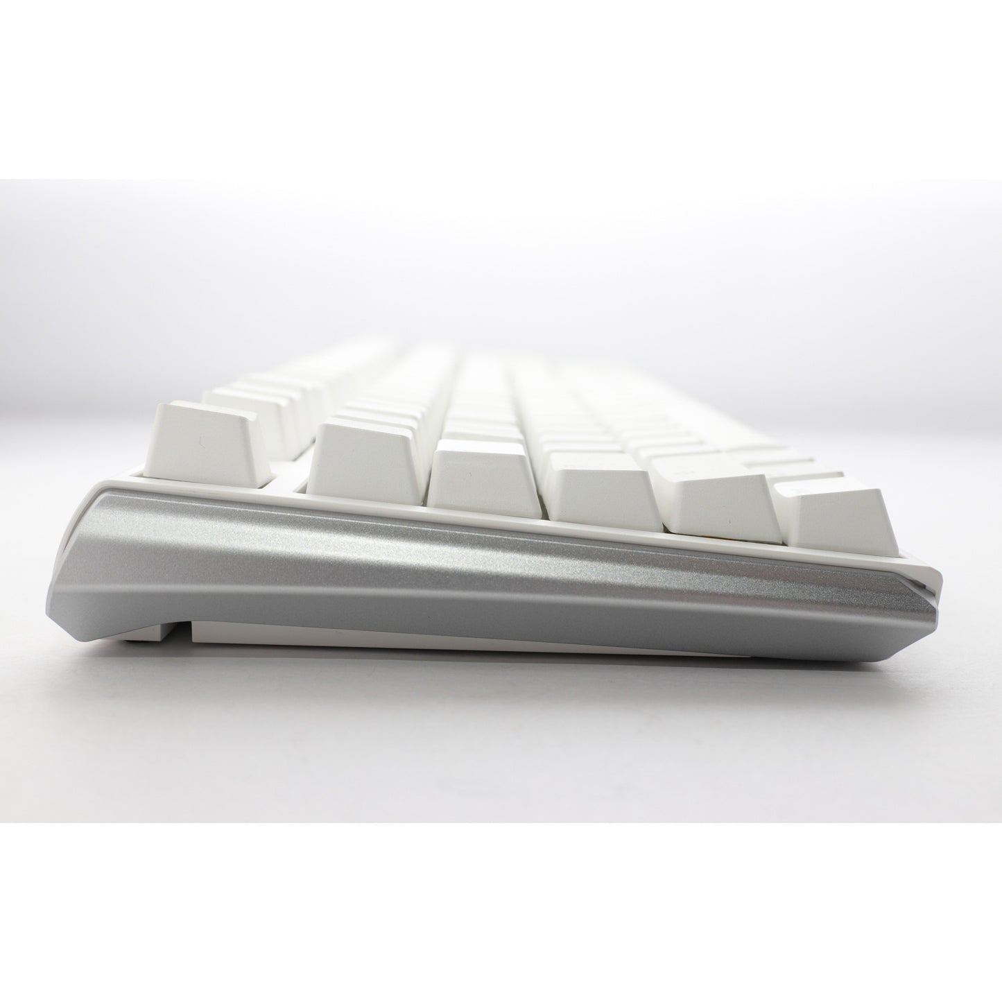 Ducky one 3 classic pure white rgb mechanisch toetsenbord (wit, us lay-out (qwerty), cherry mx silent red, 100%, rgb led, double-shot pbt, hot-swappable, quack mechanics)