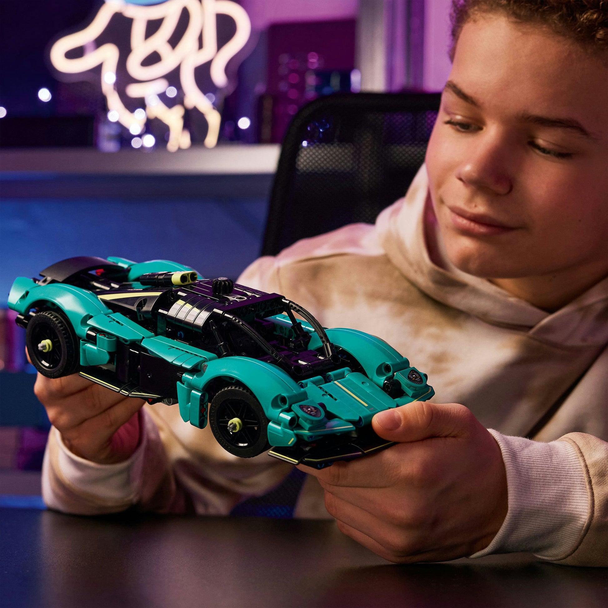 Lego technic 42208 aston martin valkyrie
