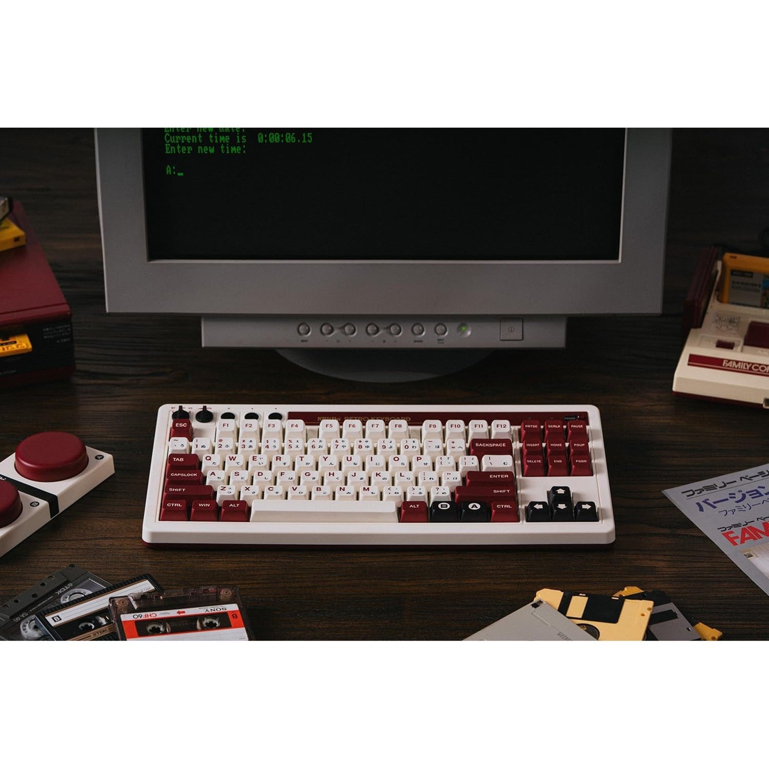 8bitdo retro mechanical keyboard fami edition (beige, us lay-out (qwerty), kailh box white, 80% (tkl), bluetooth low energy, wireless 2.4g, usb)