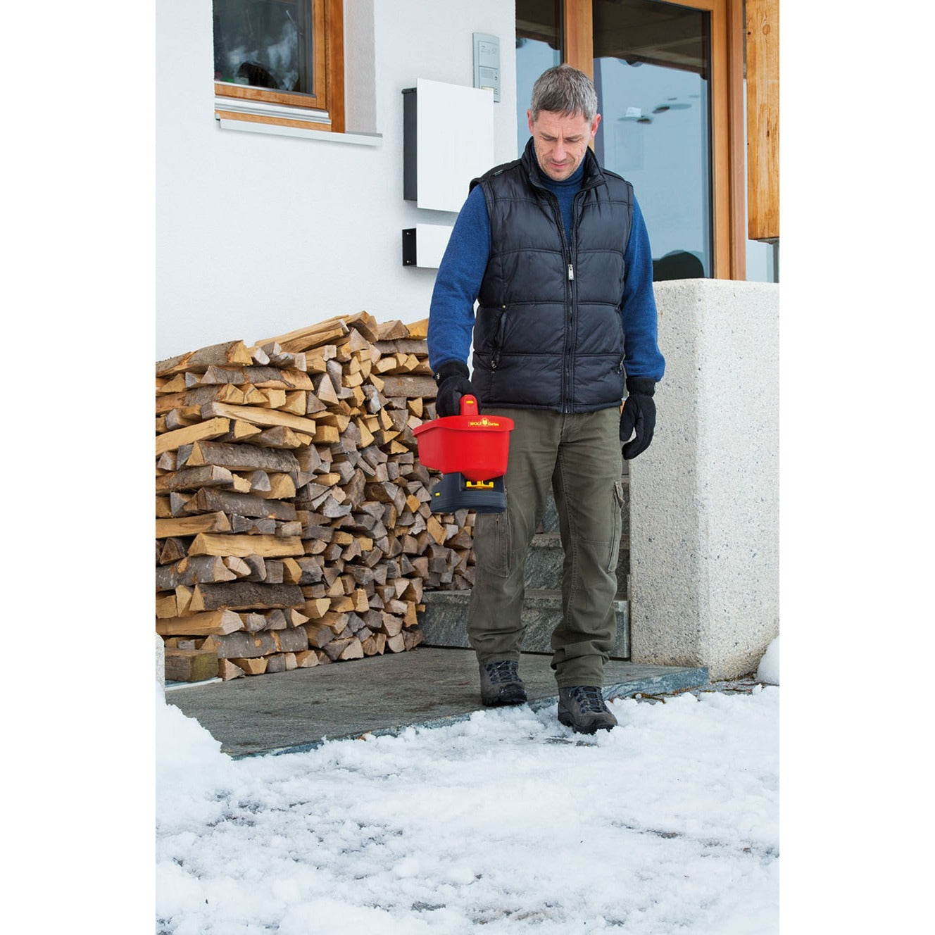 Wolf-garten universele handstrooier we-b - strooibreedte instelbaar 0.5 m-2.5m - batterij aandrijving - inhoud 3 liter