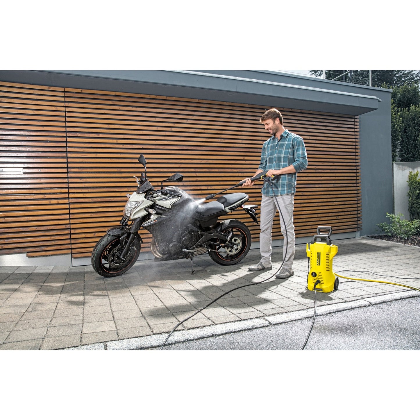 Kärcher k2 power control hogedrukreiniger - 110 bar - 360 l u - 20 m² u - app ondersteuning - geschikt voor oa. kleine auto's - fietsen - tuinset - tuinstoelen